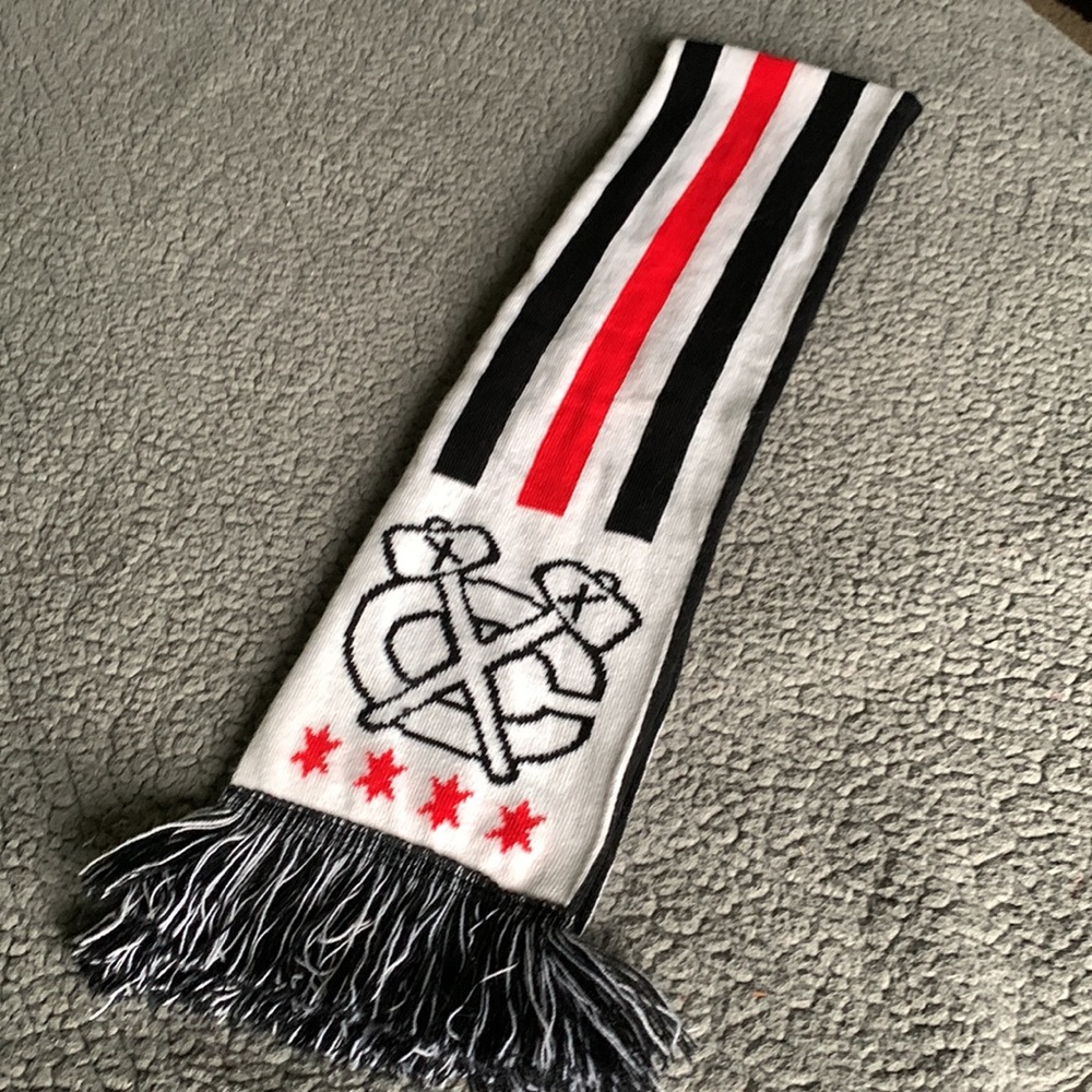 BLACKHAWKS SCARF - Picture 5 of 8